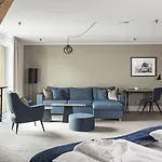 Hotel Brosundet 4*