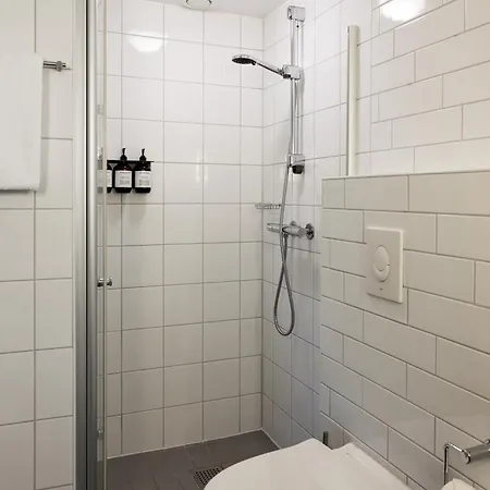 Hotell Brosundet 4*