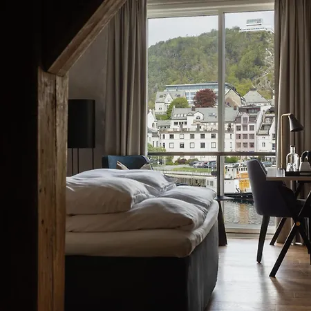 Brosundet Hotel 4*
