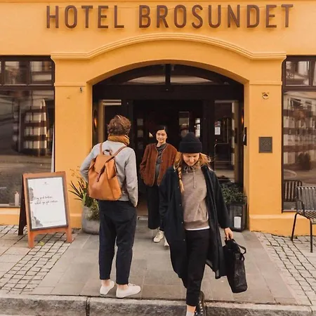 Hotel Brosundet 4*