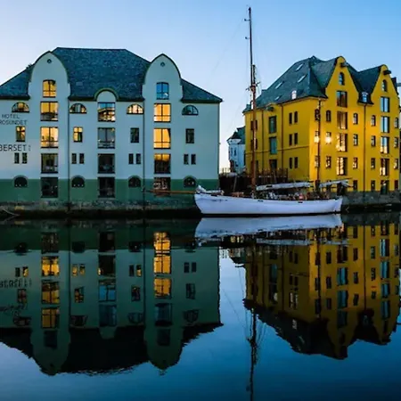 Brosundet Hotel